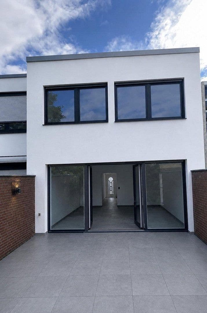 Prenájom domu 105 m², pozemek 352 m², Moers, Severné Porýnie - Westfálsko Prenájom domu 105 m², pozemek 352 m², Moers, Severné Porýnie - Westfálsko