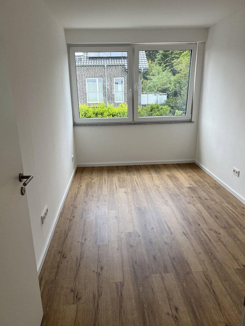 Prenájom domu 105 m², pozemek 352 m², Moers, Severné Porýnie - Westfálsko Prenájom domu 105 m², pozemek 352 m², Moers, Severné Porýnie - Westfálsko