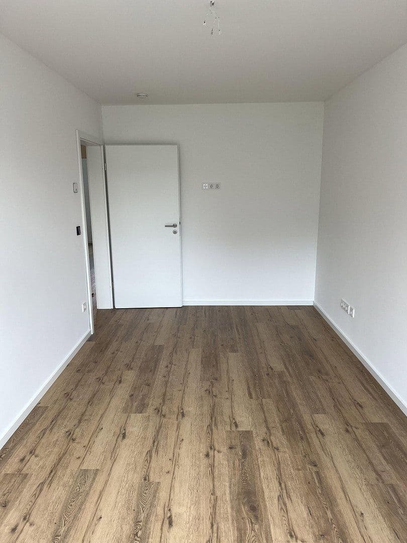 Prenájom domu 105 m², pozemek 352 m², Moers, Severné Porýnie - Westfálsko Prenájom domu 105 m², pozemek 352 m², Moers, Severné Porýnie - Westfálsko