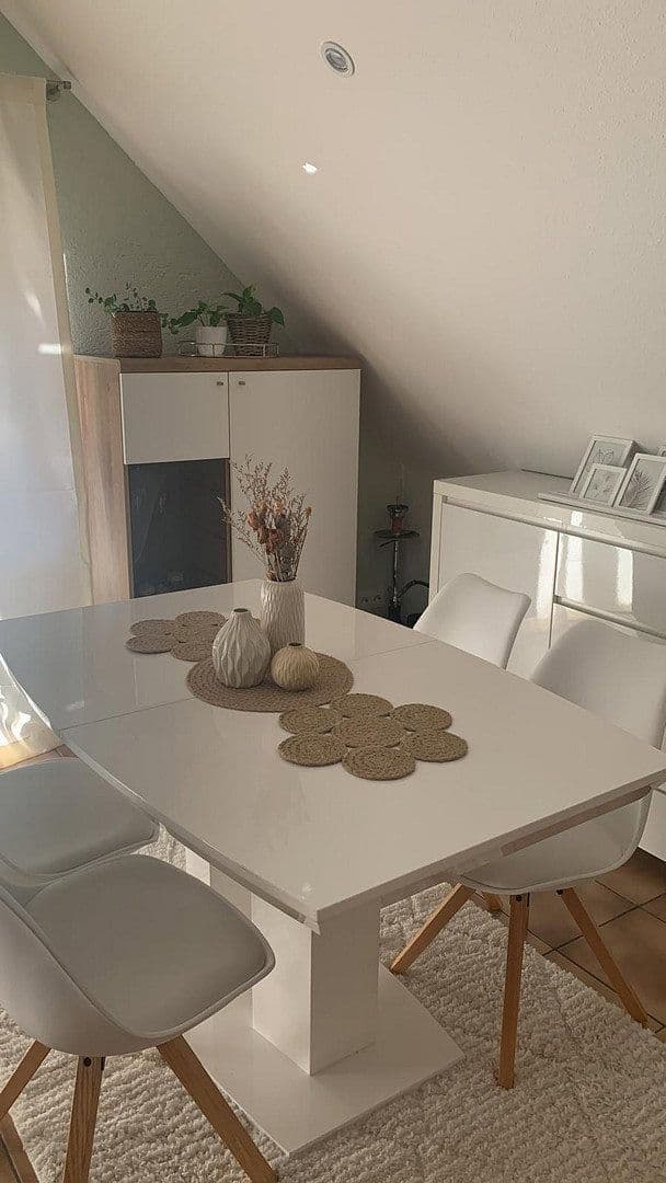 Prenájom bytu 3-izbový 73 m², Frankfurt am Main, Hesensko Prenájom bytu 3-izbový 73 m², Frankfurt am Main, Hesensko
