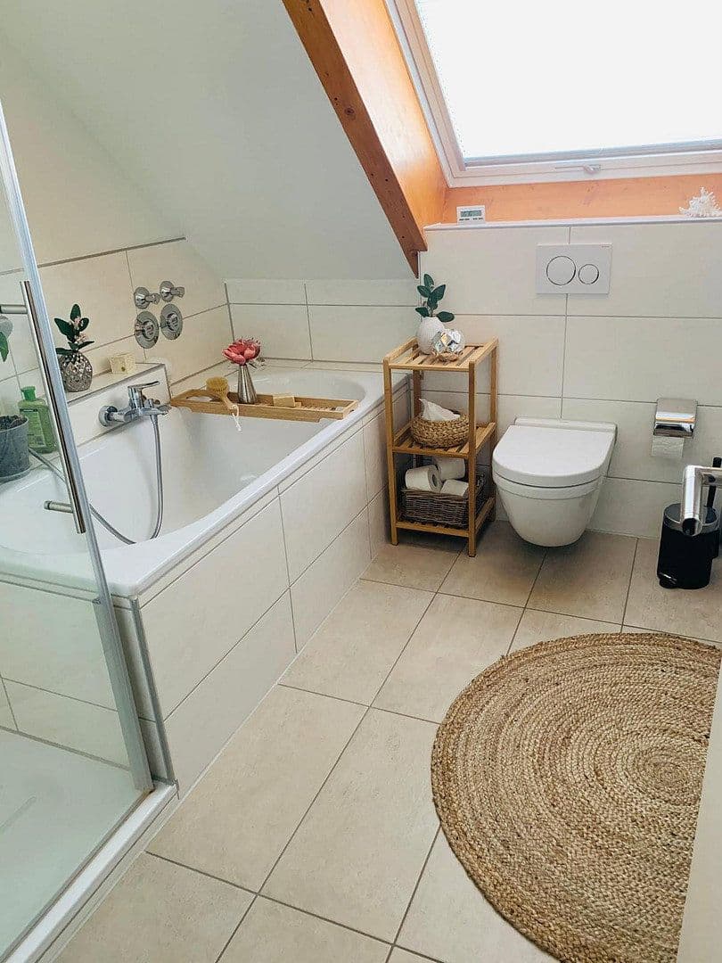 Prenájom bytu 3-izbový 73 m², Frankfurt am Main, Hesensko Prenájom bytu 3-izbový 73 m², Frankfurt am Main, Hesensko