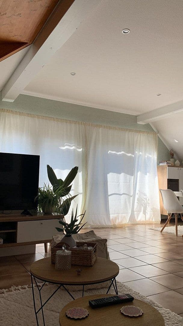 Prenájom bytu 3-izbový 73 m², Frankfurt am Main, Hesensko Prenájom bytu 3-izbový 73 m², Frankfurt am Main, Hesensko