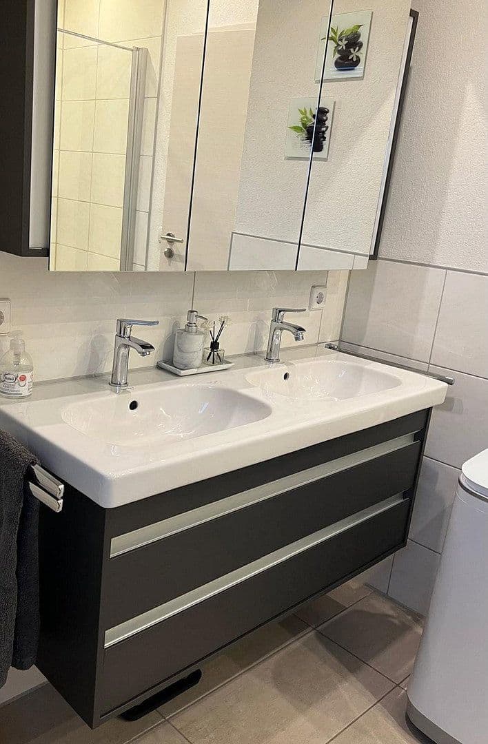 Prenájom bytu 3-izbový 73 m², Frankfurt am Main, Hesensko Prenájom bytu 3-izbový 73 m², Frankfurt am Main, Hesensko