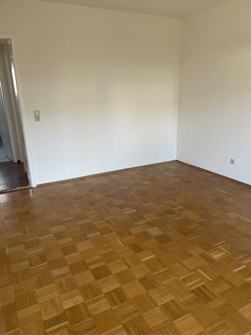 Prenájom bytu 3-izbový 70 m², Planegg, Bavorsko Prenájom bytu 3-izbový 70 m², Planegg, Bavorsko