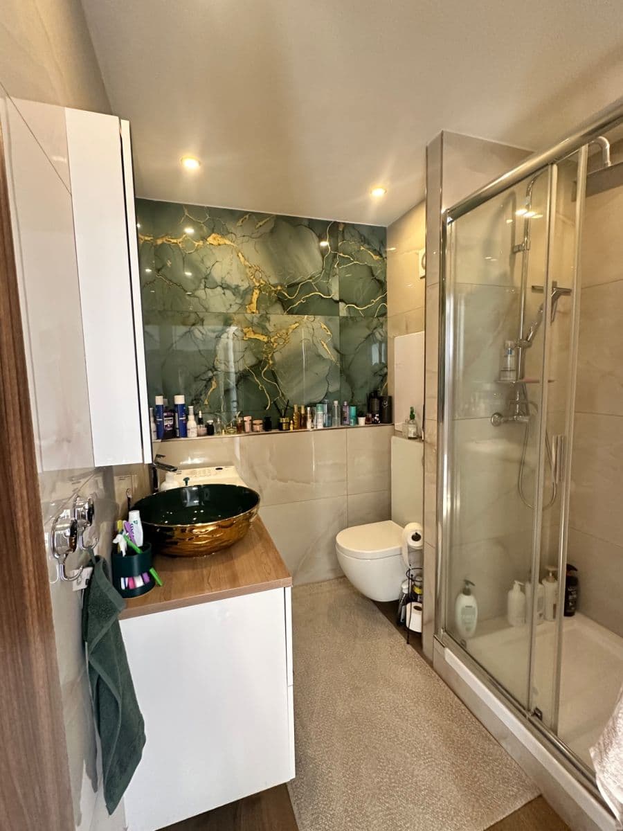 Prenájom bytu 4-izbový 60 m², Kaplická, Praha, Praha Prenájom bytu 4-izbový 60 m², Kaplická, Praha, Praha