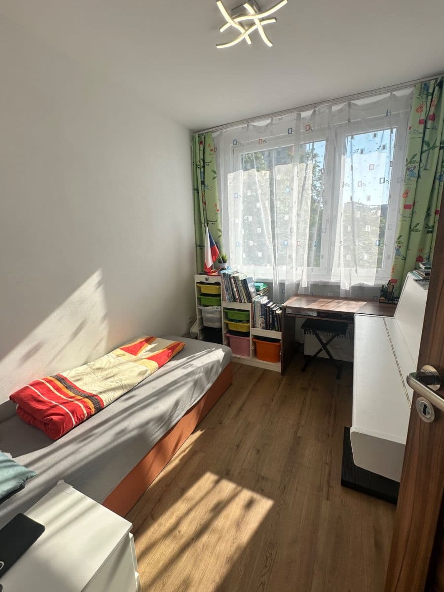 Prenájom bytu 4-izbový 60 m², Kaplická, Praha, Praha Prenájom bytu 4-izbový 60 m², Kaplická, Praha, Praha