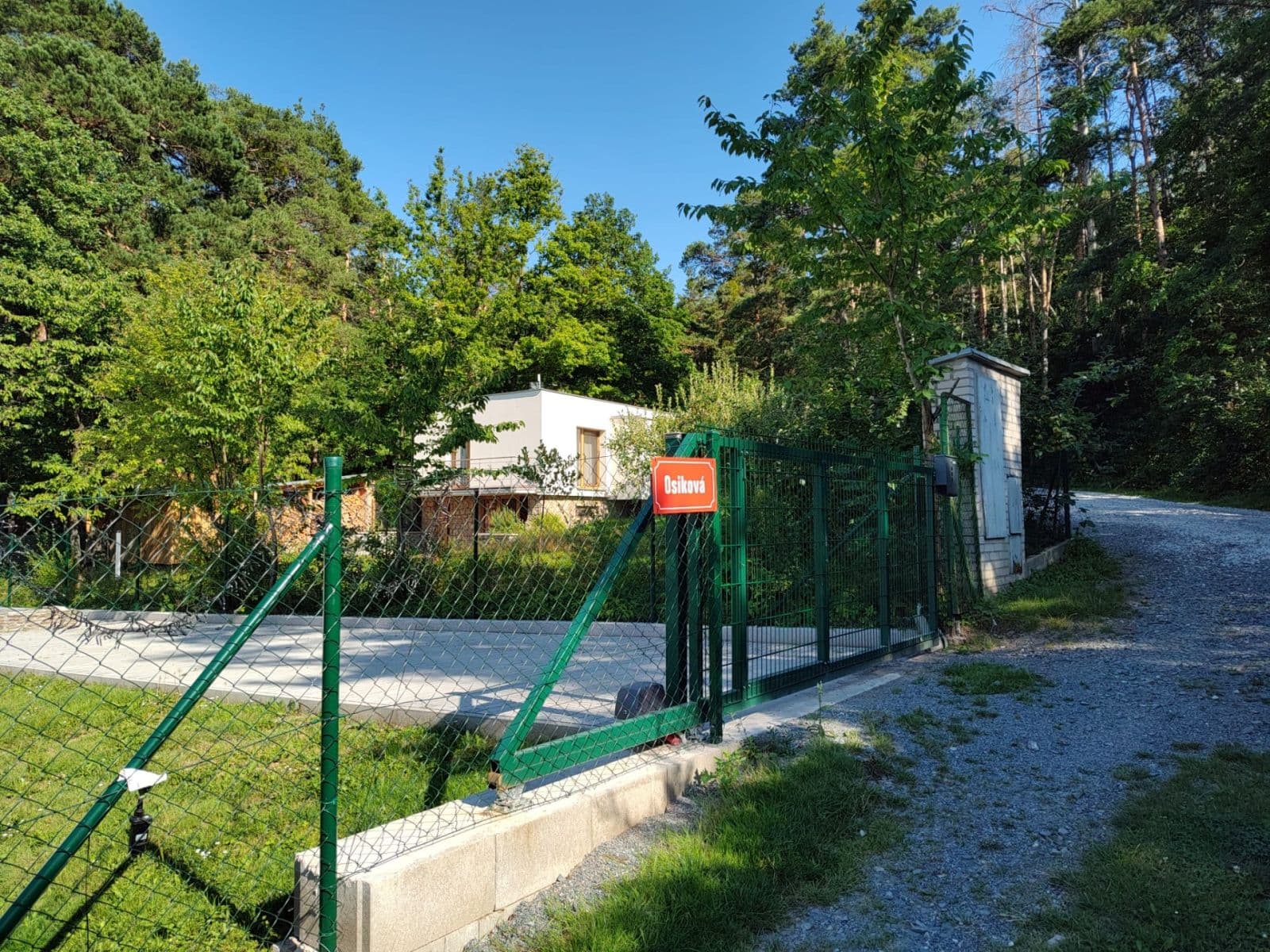 Predaj rekreačného objektu 51 m², pozemek 408 m², Osiková, Vrané nad Vltavou, Středočeský kraj Predaj rekreačného objektu 51 m², pozemek 408 m², Osiková, Vrané nad Vltavou, Středočeský kraj