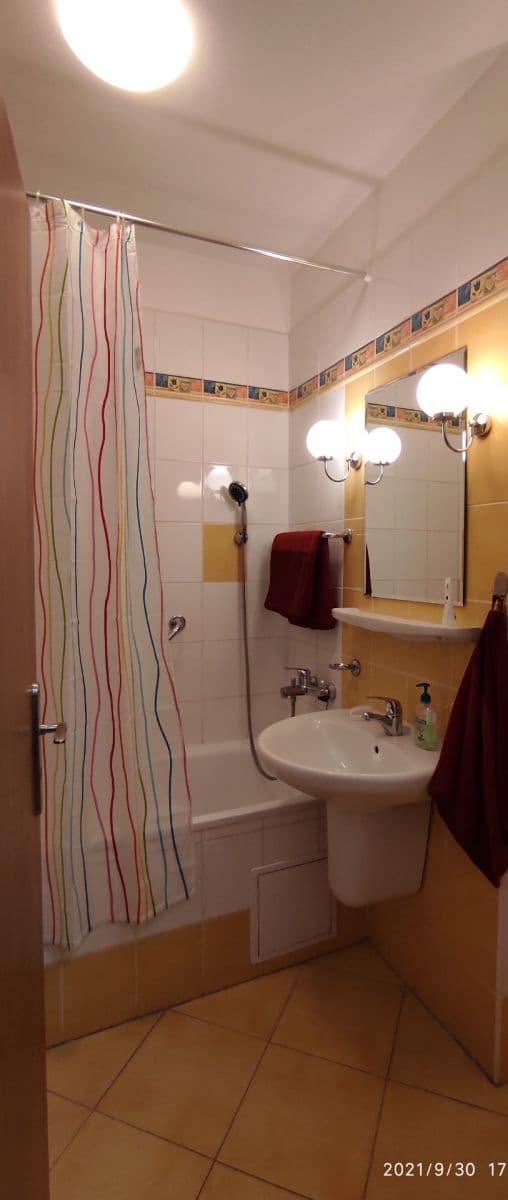 Prenájom bytu 1-izbový 38 m², Haburská, Ružinov, Bratislavský kraj Prenájom bytu 1-izbový 38 m², Haburská, Ružinov, Bratislavský kraj