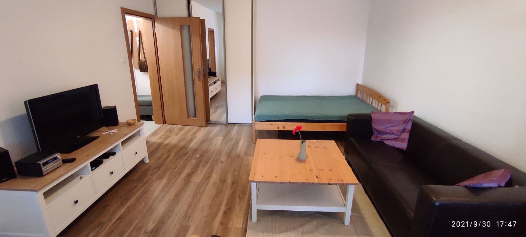 Prenájom bytu 1-izbový 38 m², Haburská, Ružinov, Bratislavský kraj Prenájom bytu 1-izbový 38 m², Haburská, Ružinov, Bratislavský kraj