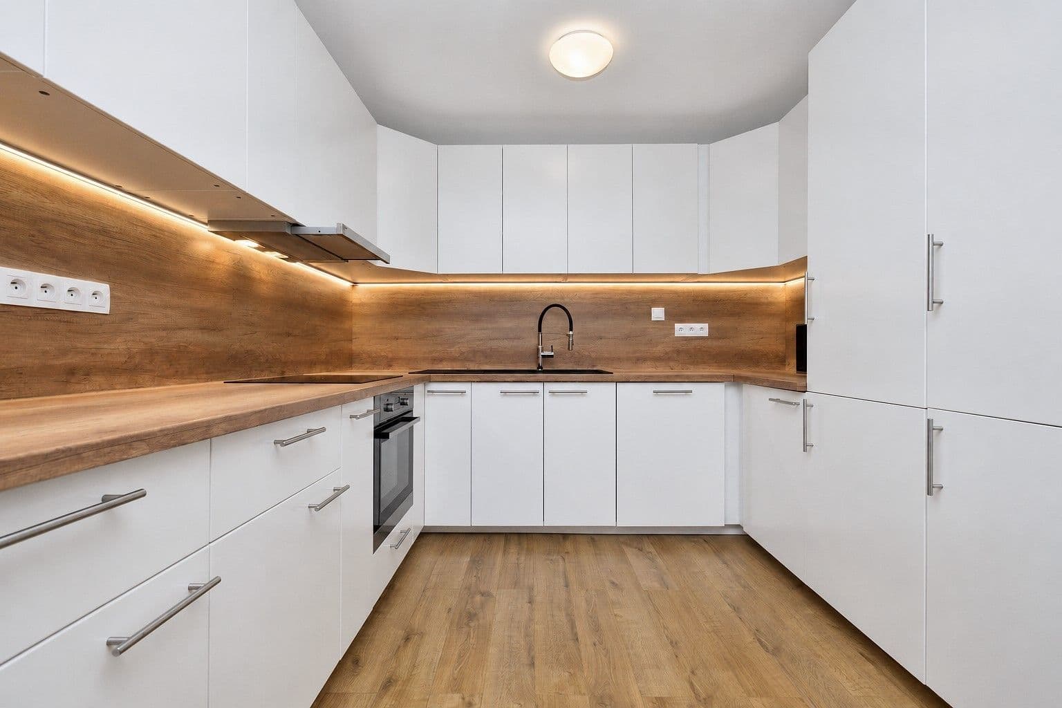 Predaj bytu 3-izbový 70 m², Závodu Matador, Petržalka, Bratislavský kraj Predaj bytu 3-izbový 70 m², Závodu Matador, Petržalka, Bratislavský kraj