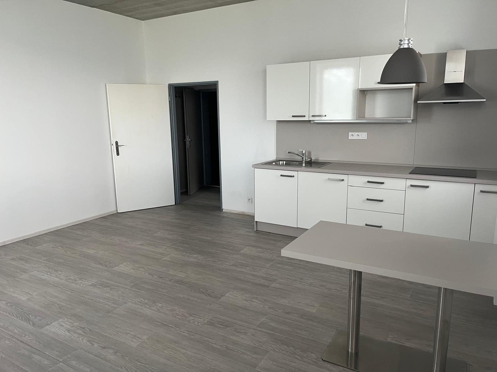 Prenájom bytu 1-izbový 45 m², U Uhříněveské obory, Praha, Praha Prenájom bytu 1-izbový 45 m², U Uhříněveské obory, Praha, Praha