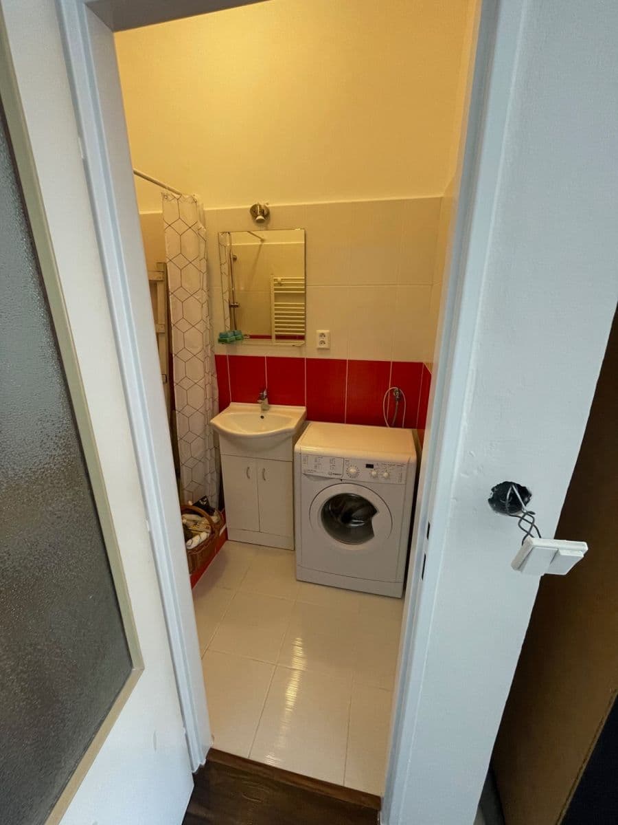 Prenájom bytu 2-izbový 51 m², N. A. Někrasova, Praha, Praha Prenájom bytu 2-izbový 51 m², N. A. Někrasova, Praha, Praha