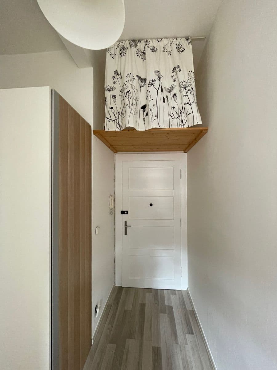 Prenájom bytu 2-izbový 51 m², N. A. Někrasova, Praha, Praha Prenájom bytu 2-izbový 51 m², N. A. Někrasova, Praha, Praha