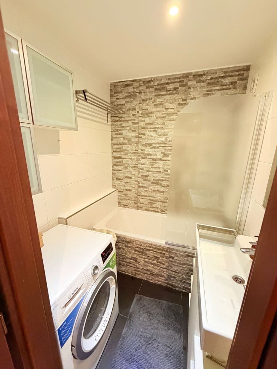 Prenájom bytu 3-izbový 80 m², Nušlova, Praha, Praha Prenájom bytu 3-izbový 80 m², Nušlova, Praha, Praha