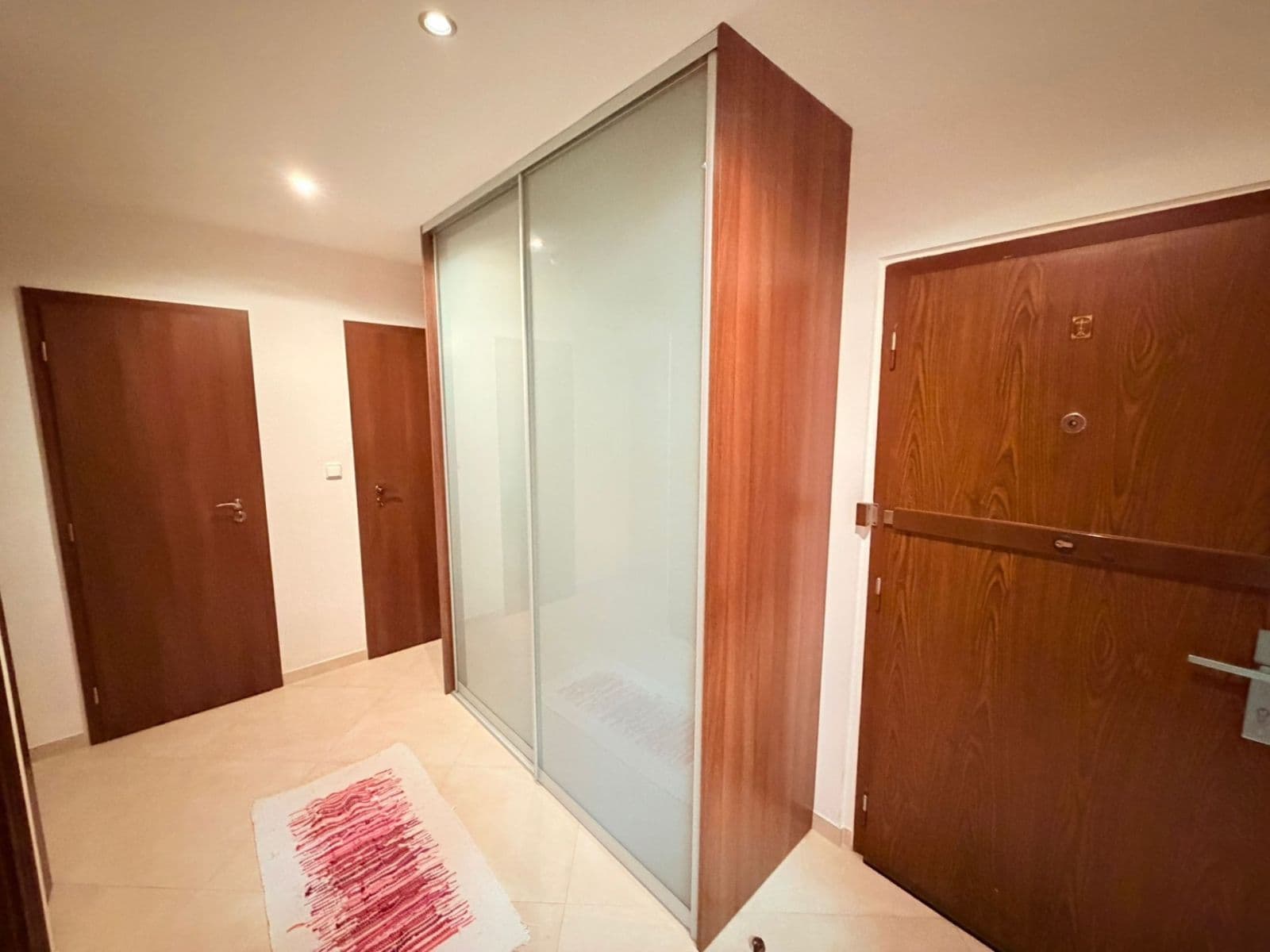 Prenájom bytu 3-izbový 80 m², Nušlova, Praha, Praha Prenájom bytu 3-izbový 80 m², Nušlova, Praha, Praha