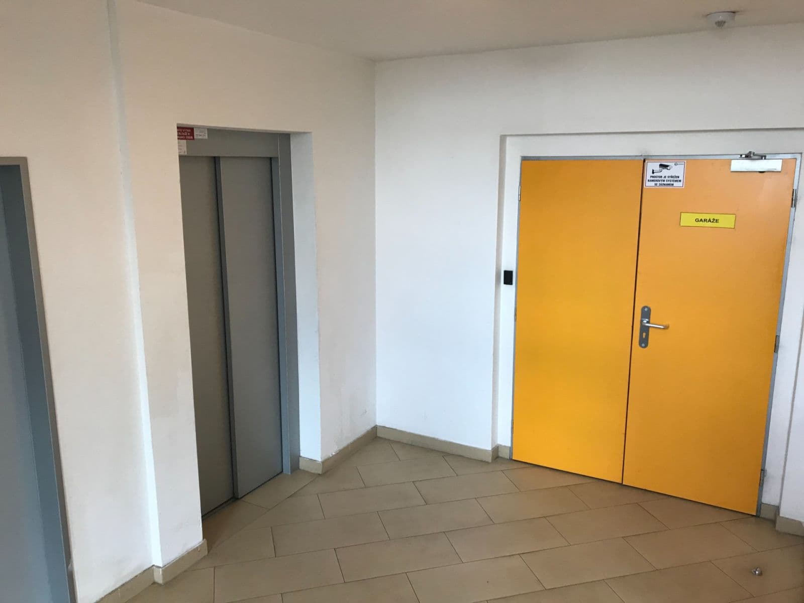 Prenájom garáže 13 m², Milotická, Praha, Praha Prenájom garáže 13 m², Milotická, Praha, Praha