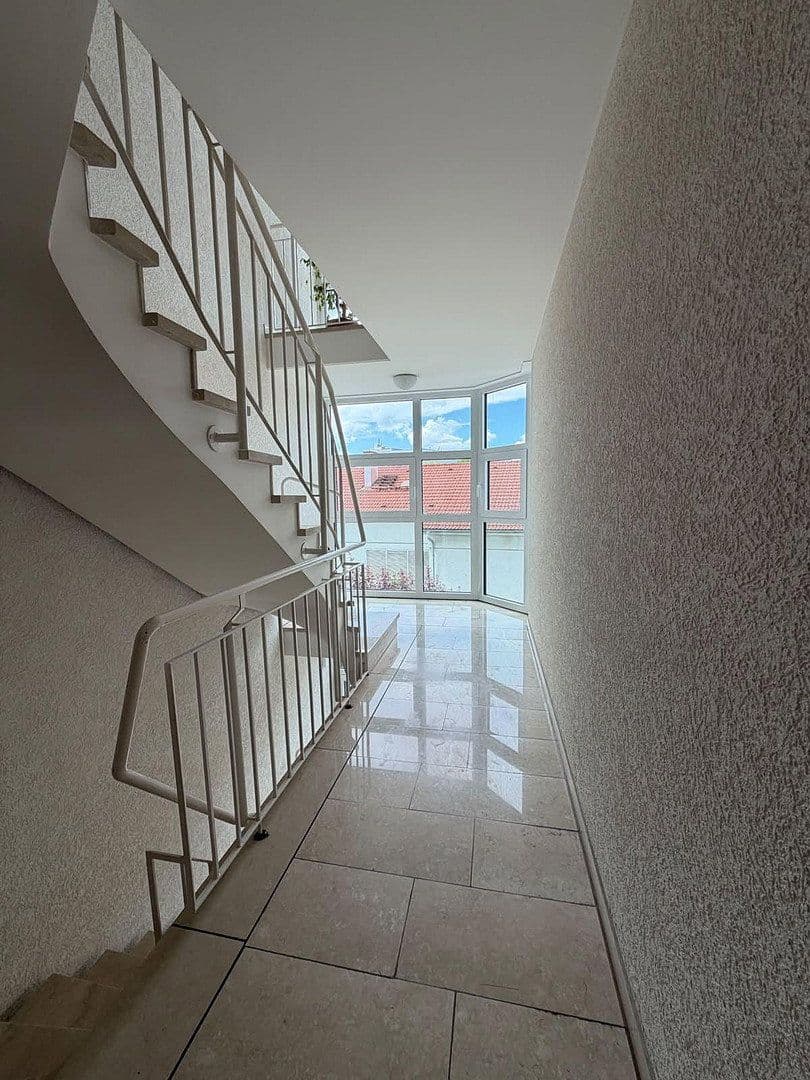 Prenájom bytu 2-izbový 55 m², Stuttgart, Bádensko-Wurttembersko Prenájom bytu 2-izbový 55 m², Stuttgart, Bádensko-Wurttembersko
