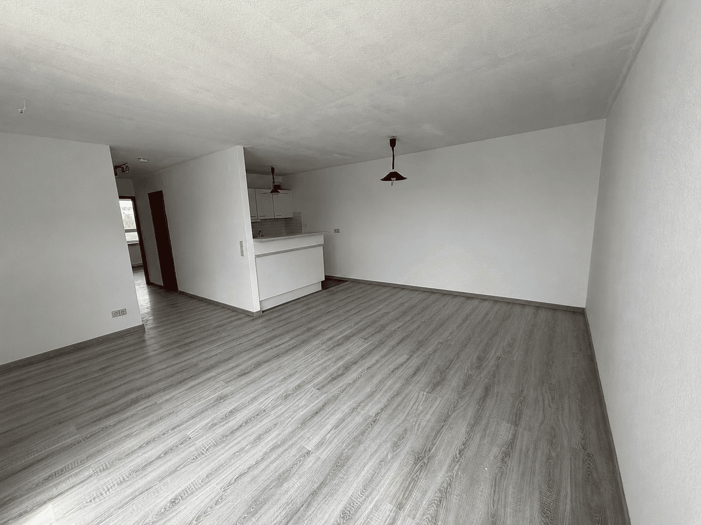 Prenájom bytu 2-izbový 55 m², Stuttgart, Bádensko-Wurttembersko Prenájom bytu 2-izbový 55 m², Stuttgart, Bádensko-Wurttembersko