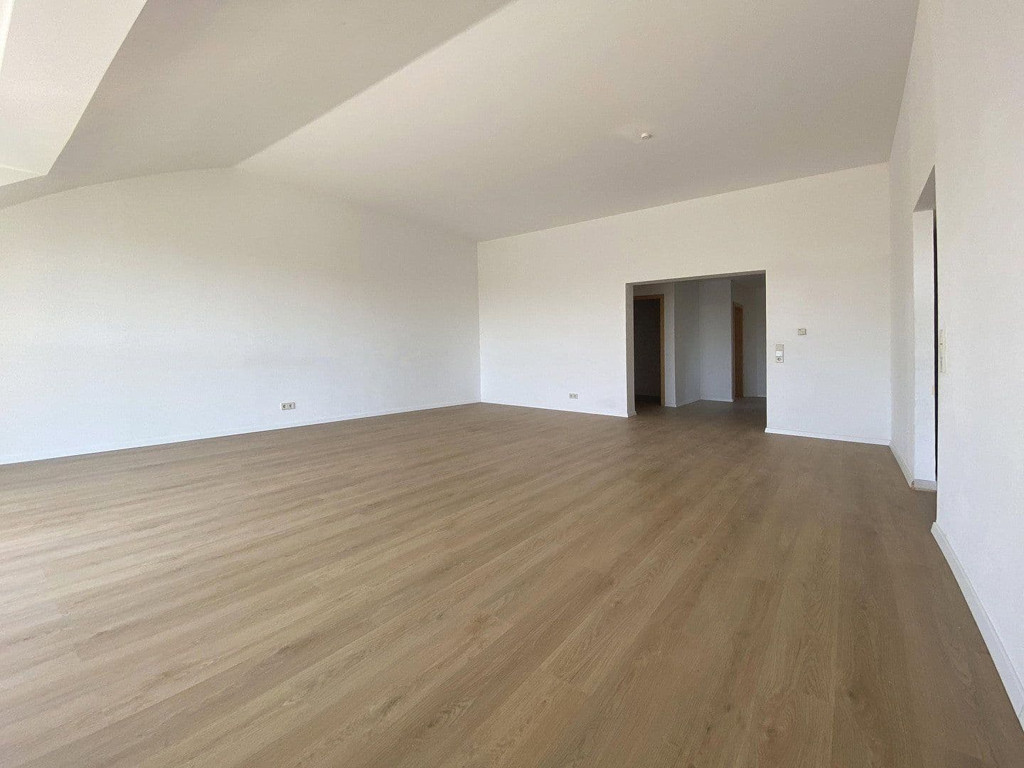 Prenájom bytu 3-izbový 116 m², Speyer, Porýnie-Falcko Prenájom bytu 3-izbový 116 m², Speyer, Porýnie-Falcko