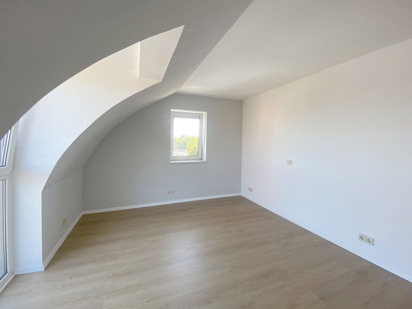 Prenájom bytu 3-izbový 116 m², Speyer, Porýnie-Falcko Prenájom bytu 3-izbový 116 m², Speyer, Porýnie-Falcko
