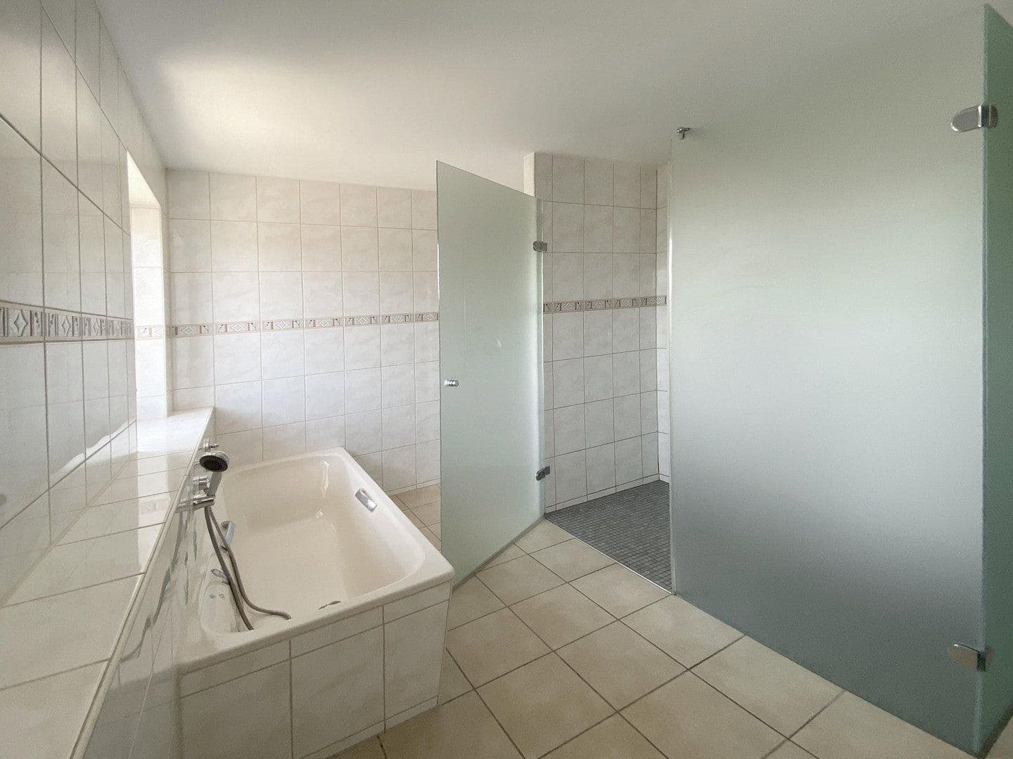 Prenájom bytu 3-izbový 116 m², Speyer, Porýnie-Falcko Prenájom bytu 3-izbový 116 m², Speyer, Porýnie-Falcko