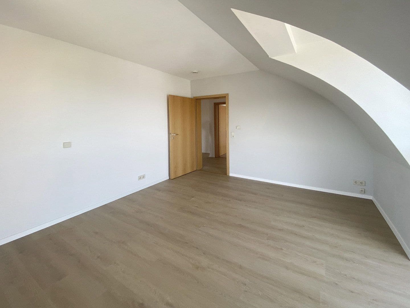 Prenájom bytu 3-izbový 116 m², Speyer, Porýnie-Falcko Prenájom bytu 3-izbový 116 m², Speyer, Porýnie-Falcko