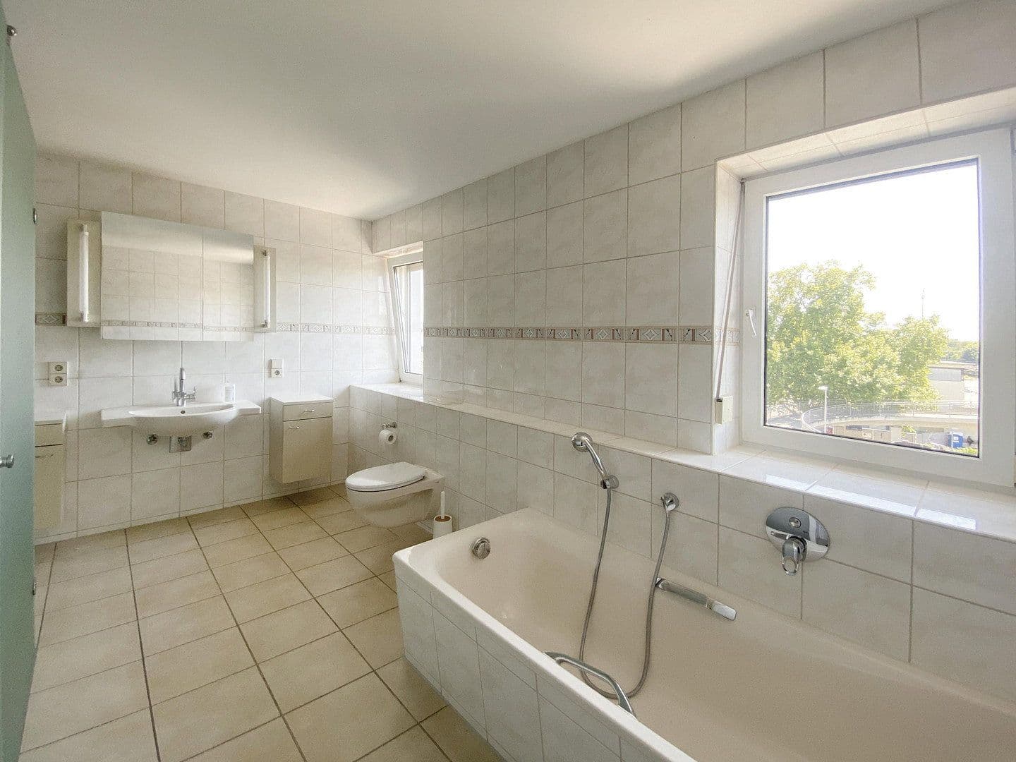 Prenájom bytu 3-izbový 116 m², Speyer, Porýnie-Falcko Prenájom bytu 3-izbový 116 m², Speyer, Porýnie-Falcko
