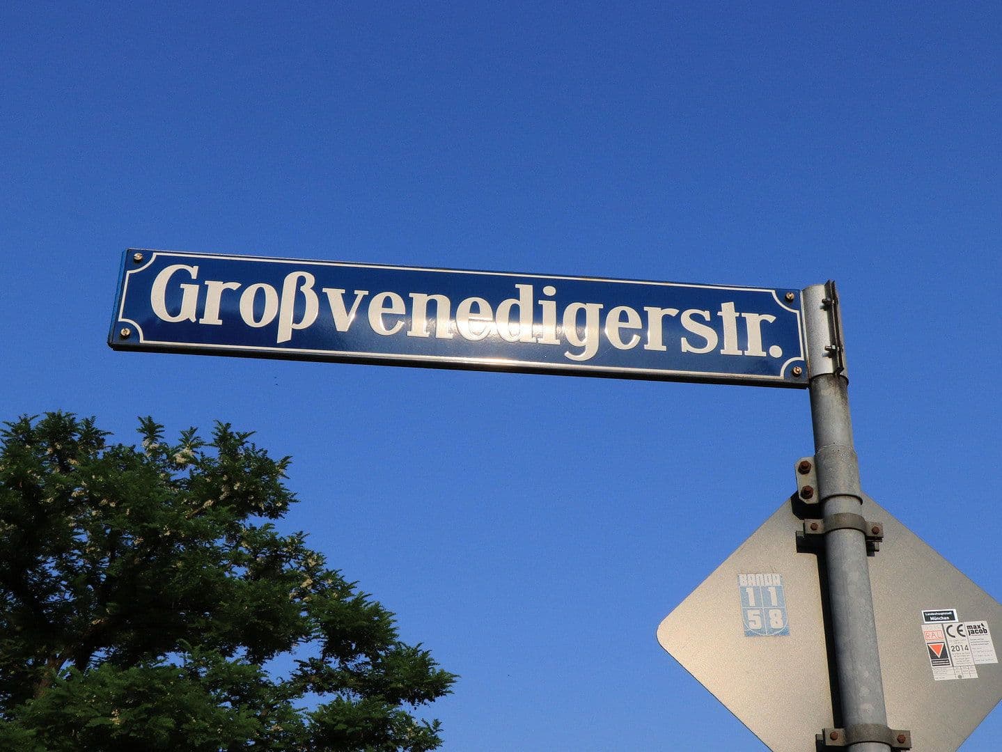 Prenájom bytu 2-izbový 56 m², Grossvenedigerstr. 55, München, Bavorsko Prenájom bytu 2-izbový 56 m², Grossvenedigerstr. 55, München, Bavorsko