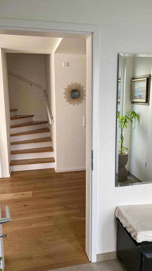 Prenájom domu 192 m², pozemek 353 m², Mirabellenweg 13, Wiesbaden, Hesensko Prenájom domu 192 m², pozemek 353 m², Mirabellenweg 13, Wiesbaden, Hesensko