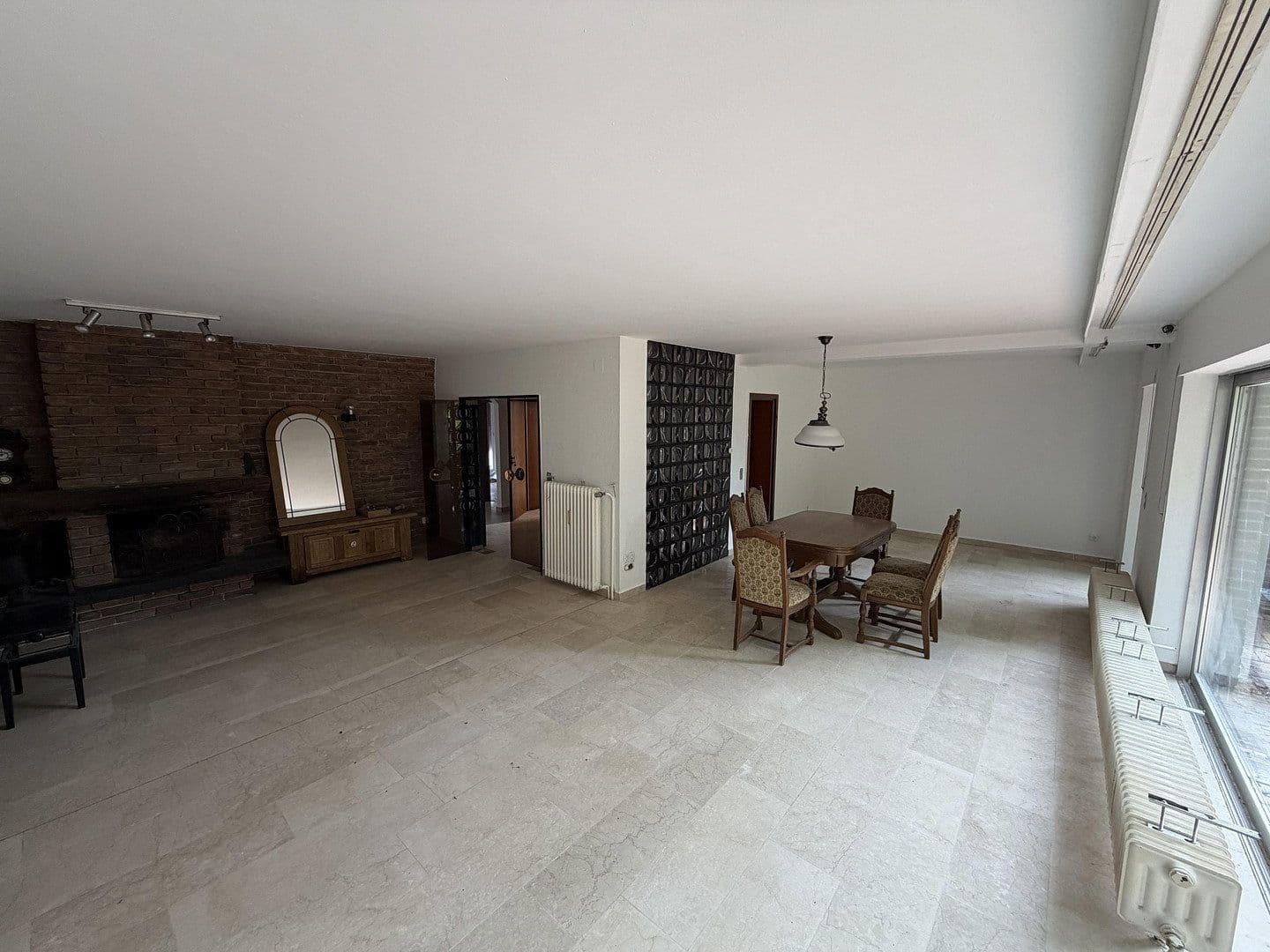 Prenájom bytu 2-izbový 105 m², Tönisvorst, Severné Porýnie - Westfálsko Prenájom bytu 2-izbový 105 m², Tönisvorst, Severné Porýnie - Westfálsko