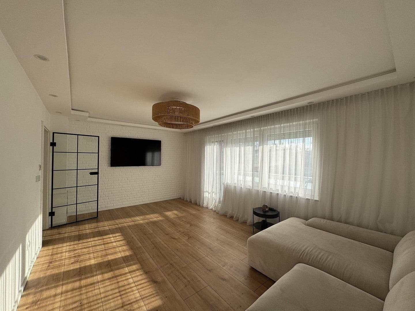 Prenájom bytu 3-izbový 85 m², Frankfurt am Main, Hesensko Prenájom bytu 3-izbový 85 m², Frankfurt am Main, Hesensko