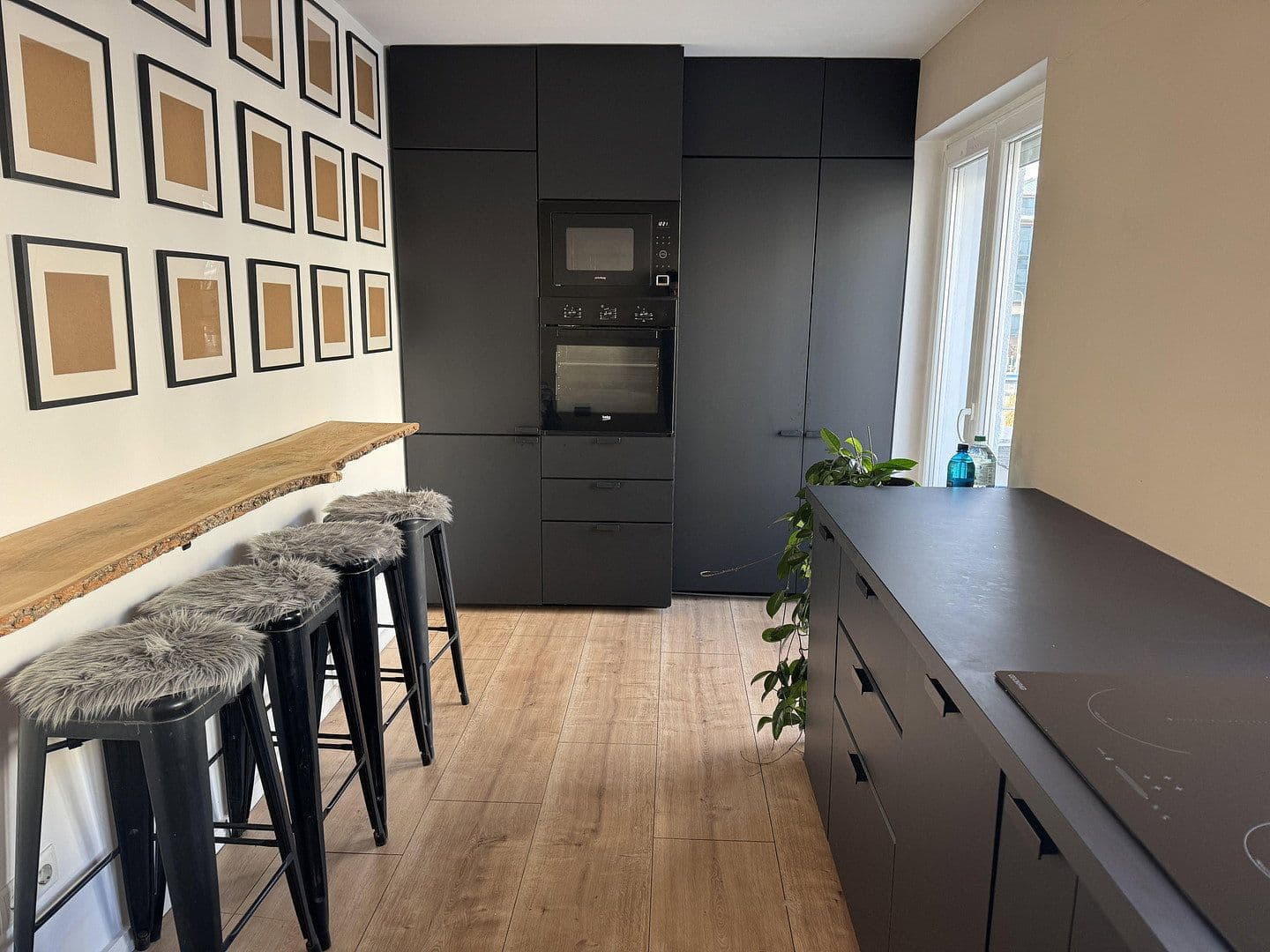 Prenájom bytu 3-izbový 85 m², Frankfurt am Main, Hesensko Prenájom bytu 3-izbový 85 m², Frankfurt am Main, Hesensko