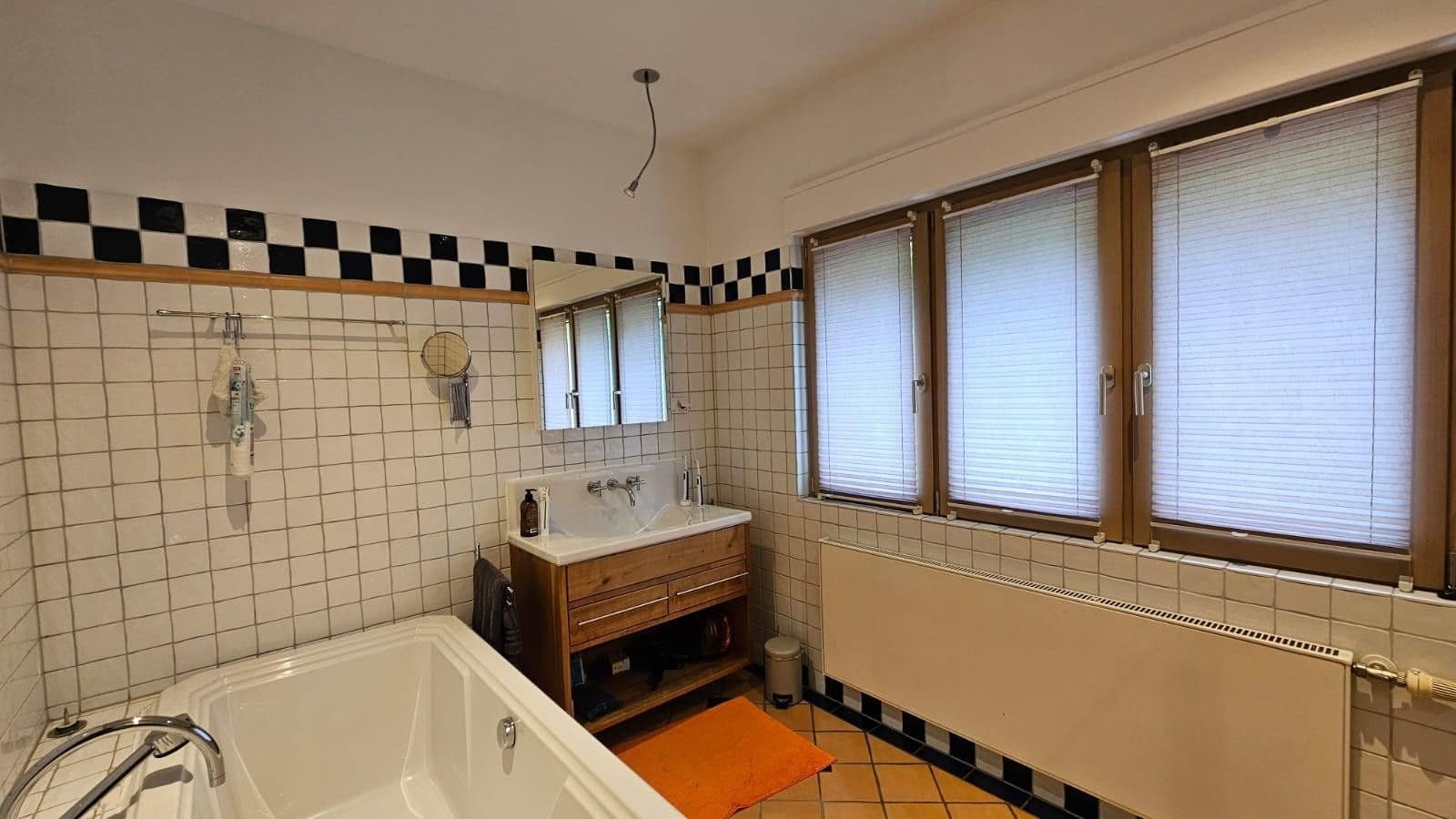 Prenájom domu 320 m², pozemek 730 m², Hofheim am Taunus, Hesensko Prenájom domu 320 m², pozemek 730 m², Hofheim am Taunus, Hesensko