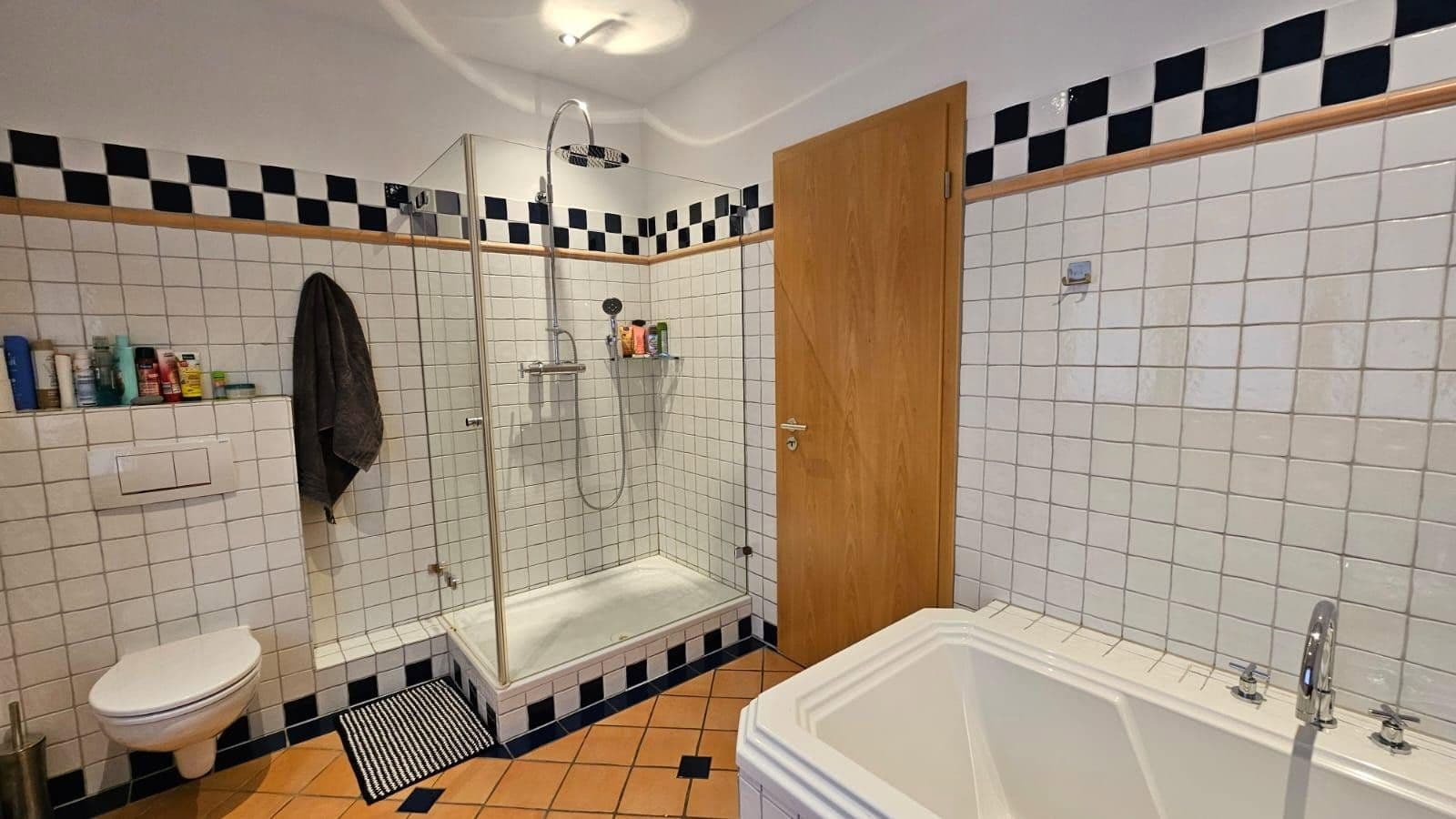 Prenájom domu 320 m², pozemek 730 m², Hofheim am Taunus, Hesensko Prenájom domu 320 m², pozemek 730 m², Hofheim am Taunus, Hesensko