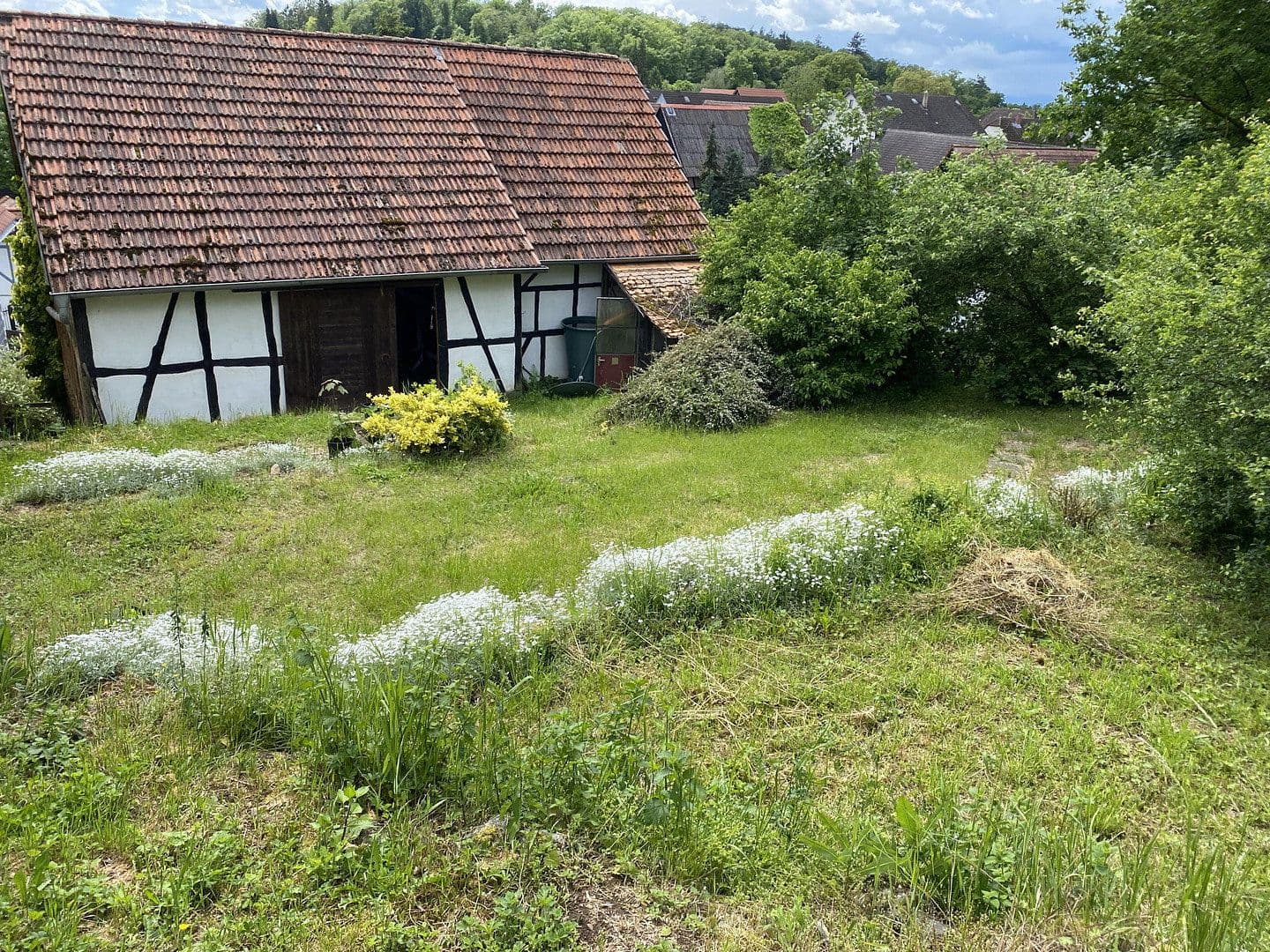 Predaj domu 250 m², pozemek 831 m², Niddaer Str. 28, Reichelsheim (Wetterau), Hesensko Predaj domu 250 m², pozemek 831 m², Niddaer Str. 28, Reichelsheim (Wetterau), Hesensko