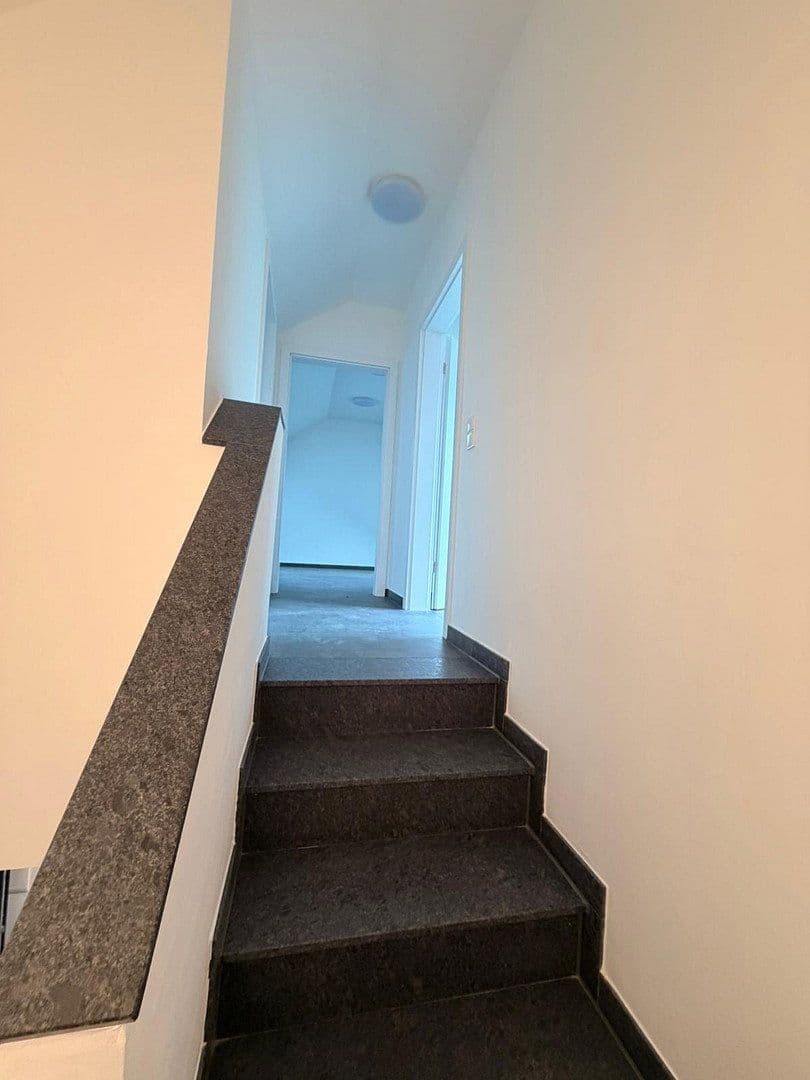 Prenájom domu 105 m², pozemek 30 m², Mörfelden-Walldorf, Hesensko Prenájom domu 105 m², pozemek 30 m², Mörfelden-Walldorf, Hesensko
