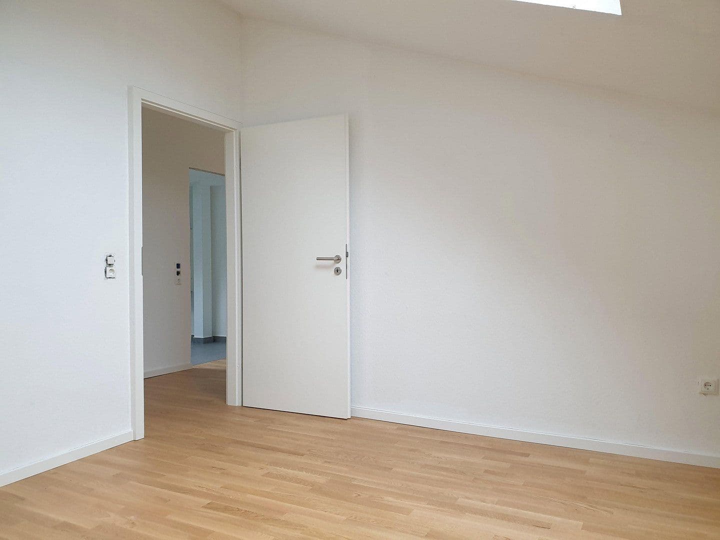 Prenájom bytu 3-izbový 74 m², Königsteiner Straße 40d, Frankfurt am Main, Hesensko Prenájom bytu 3-izbový 74 m², Königsteiner Straße 40d, Frankfurt am Main, Hesensko