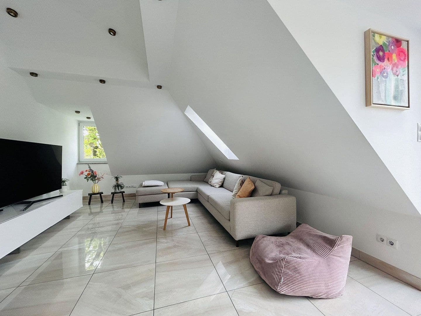 Prenájom bytu 4-izbový 98 m², München, Bavorsko Prenájom bytu 4-izbový 98 m², München, Bavorsko