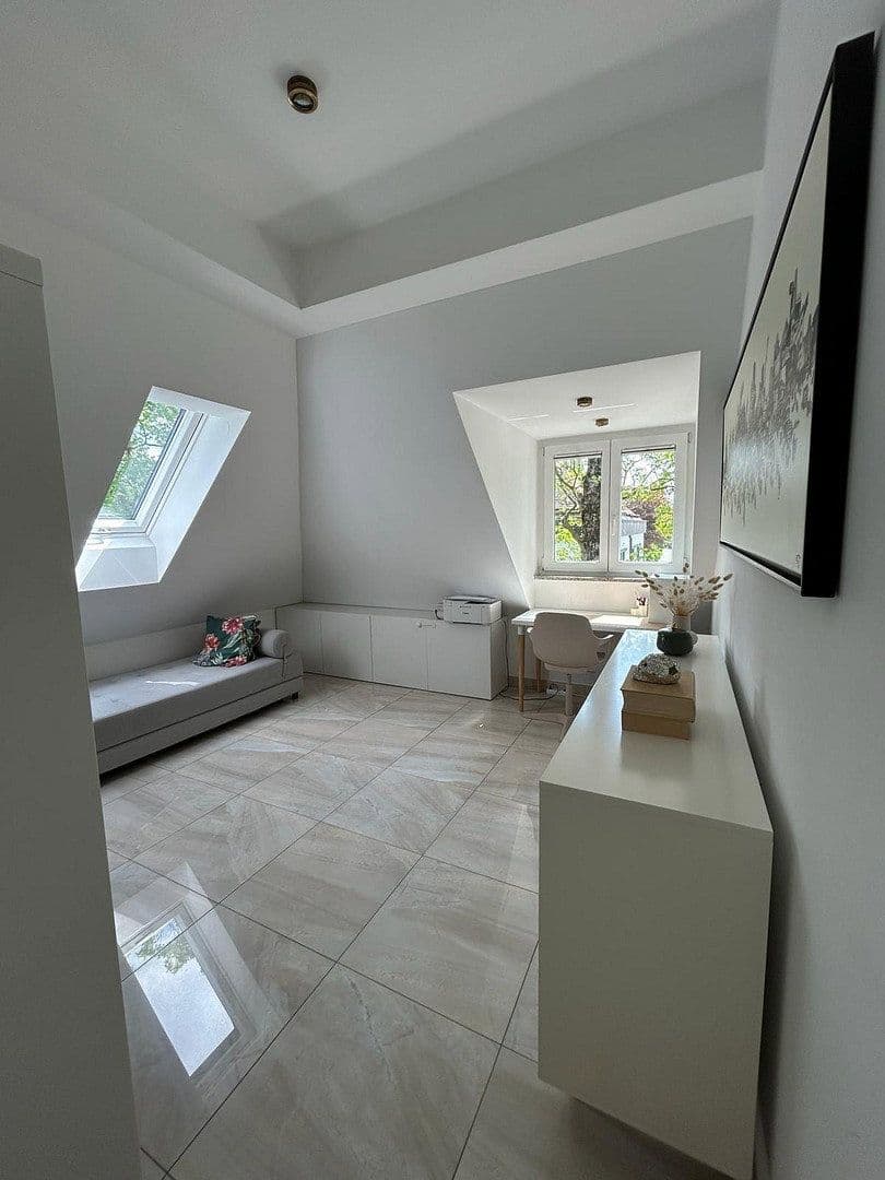 Prenájom bytu 4-izbový 98 m², München, Bavorsko Prenájom bytu 4-izbový 98 m², München, Bavorsko