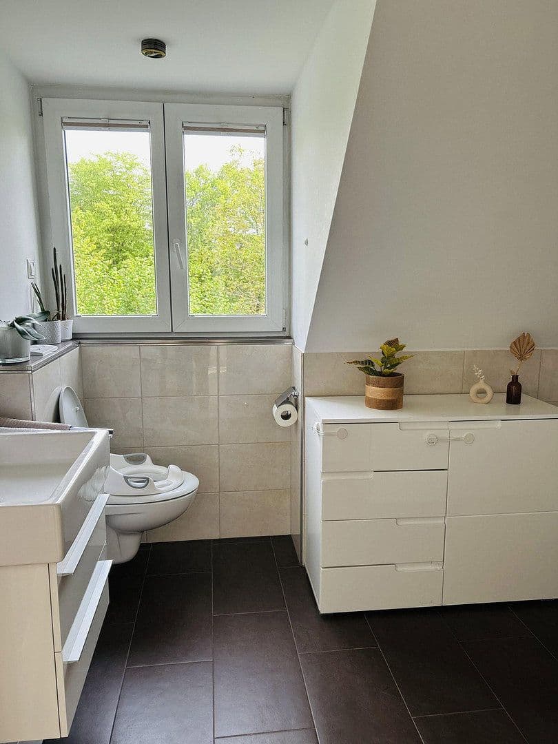 Prenájom bytu 4-izbový 98 m², München, Bavorsko Prenájom bytu 4-izbový 98 m², München, Bavorsko