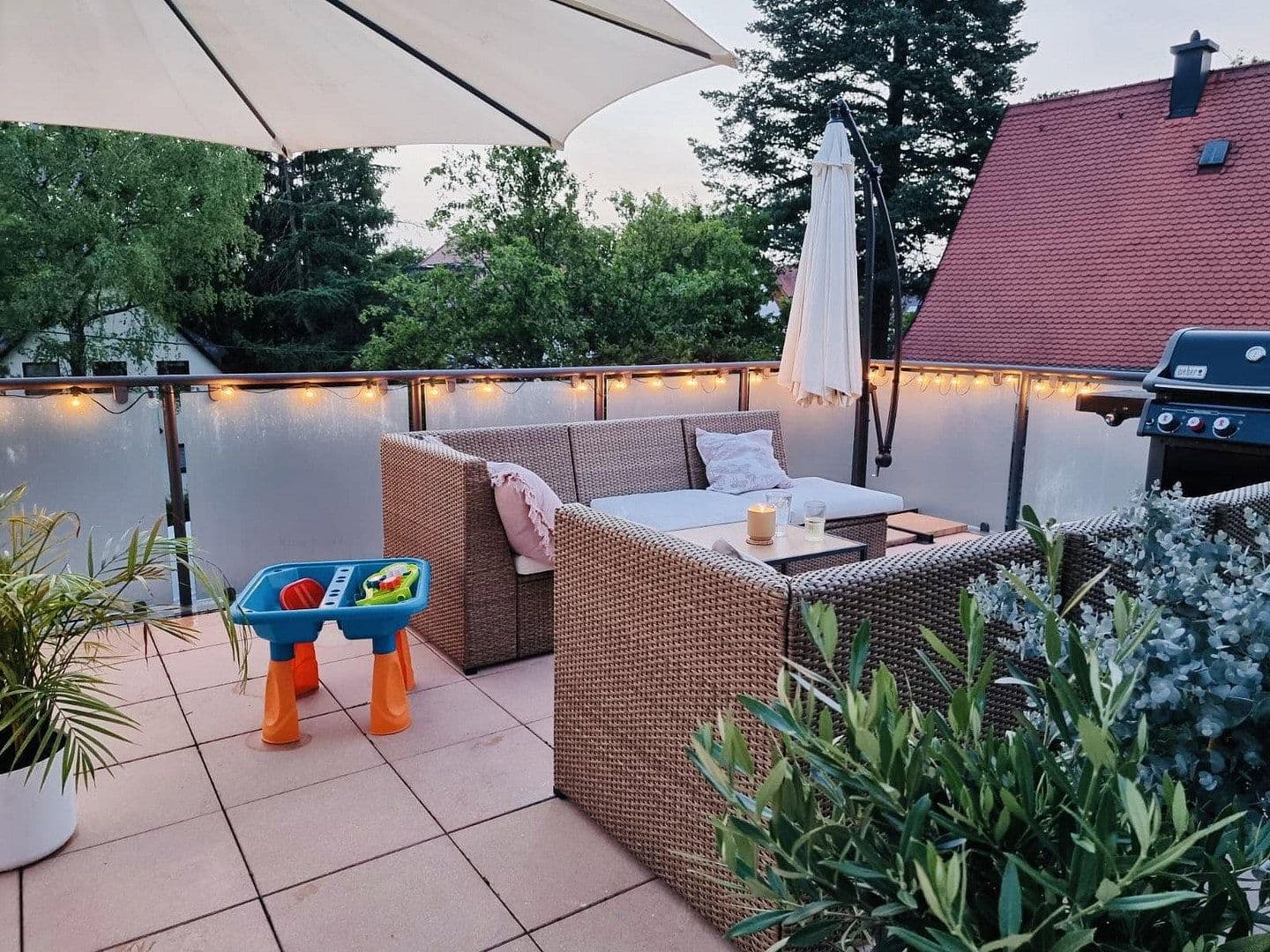 Prenájom bytu 4-izbový 98 m², München, Bavorsko Prenájom bytu 4-izbový 98 m², München, Bavorsko