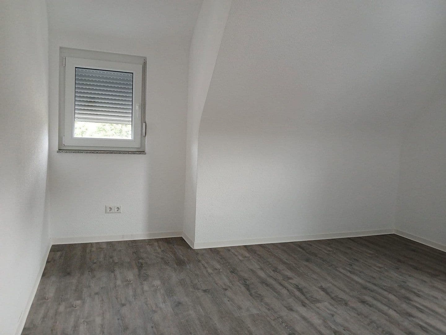 Prenájom bytu 4-izbový 105 m², Winnenden, Bádensko-Wurttembersko Prenájom bytu 4-izbový 105 m², Winnenden, Bádensko-Wurttembersko
