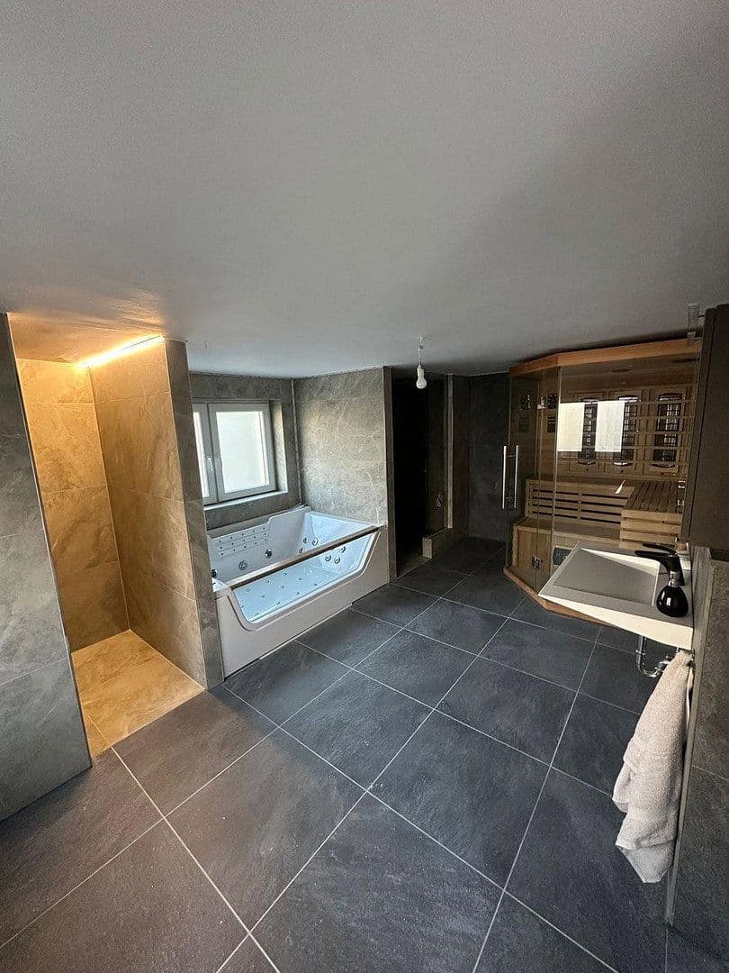 Prenájom domu 190 m², pozemek 270 m², Frankfurter Str. 9, Glashütten, Hesensko Prenájom domu 190 m², pozemek 270 m², Frankfurter Str. 9, Glashütten, Hesensko