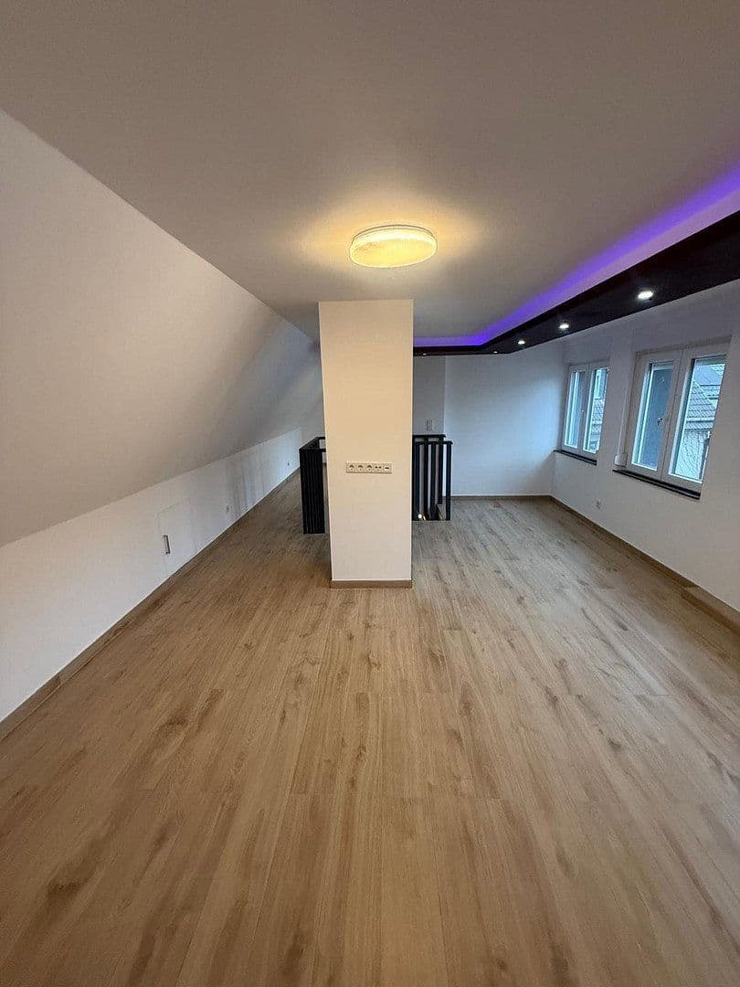 Prenájom domu 190 m², pozemek 270 m², Frankfurter Str. 9, Glashütten, Hesensko Prenájom domu 190 m², pozemek 270 m², Frankfurter Str. 9, Glashütten, Hesensko