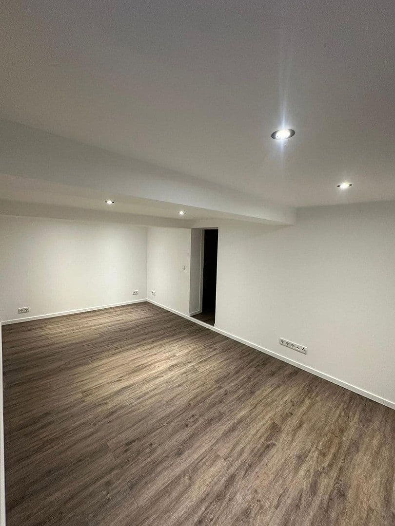 Prenájom domu 190 m², pozemek 270 m², Frankfurter Str. 9, Glashütten, Hesensko Prenájom domu 190 m², pozemek 270 m², Frankfurter Str. 9, Glashütten, Hesensko