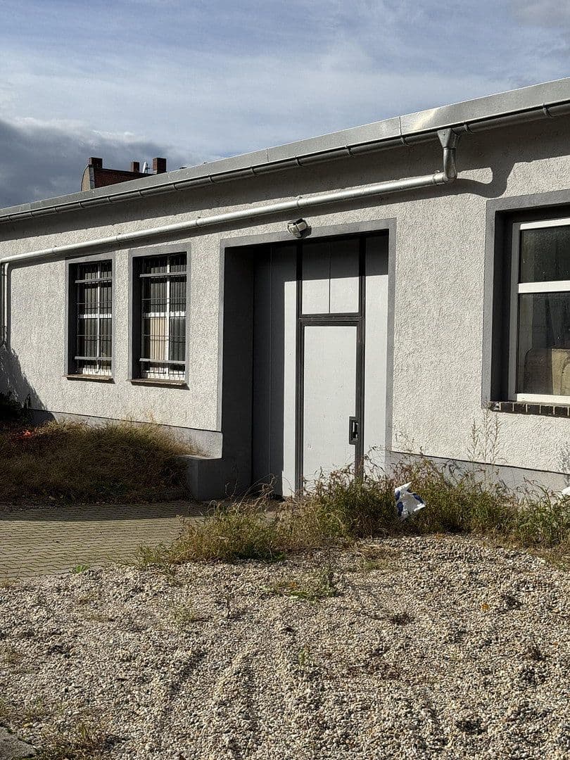 Predaj nebytového priestoru 1.689 m², Bahnhofstraße 12, Naunhof, Sasko Predaj nebytového priestoru 1.689 m², Bahnhofstraße 12, Naunhof, Sasko