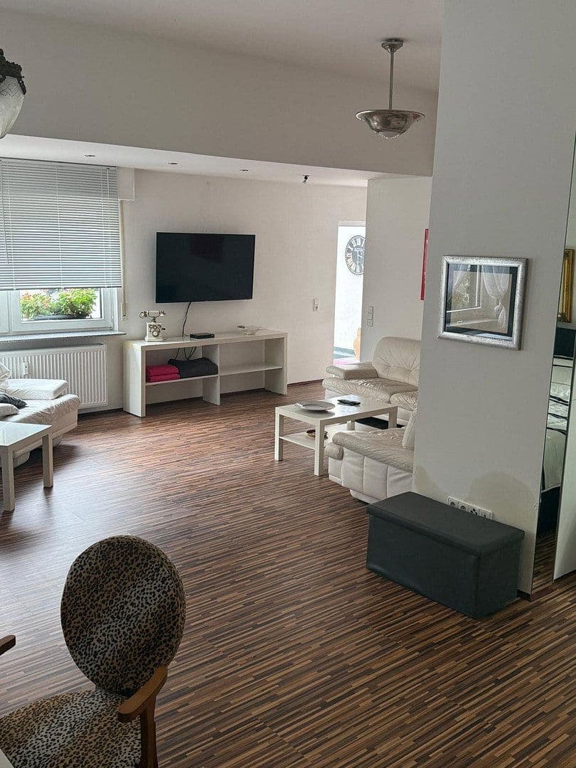 Prenájom bytu 1-izbový 65 m², Offenbach, Hesensko Prenájom bytu 1-izbový 65 m², Offenbach, Hesensko