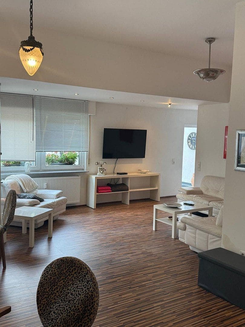 Prenájom bytu 1-izbový 65 m², Offenbach, Hesensko Prenájom bytu 1-izbový 65 m², Offenbach, Hesensko