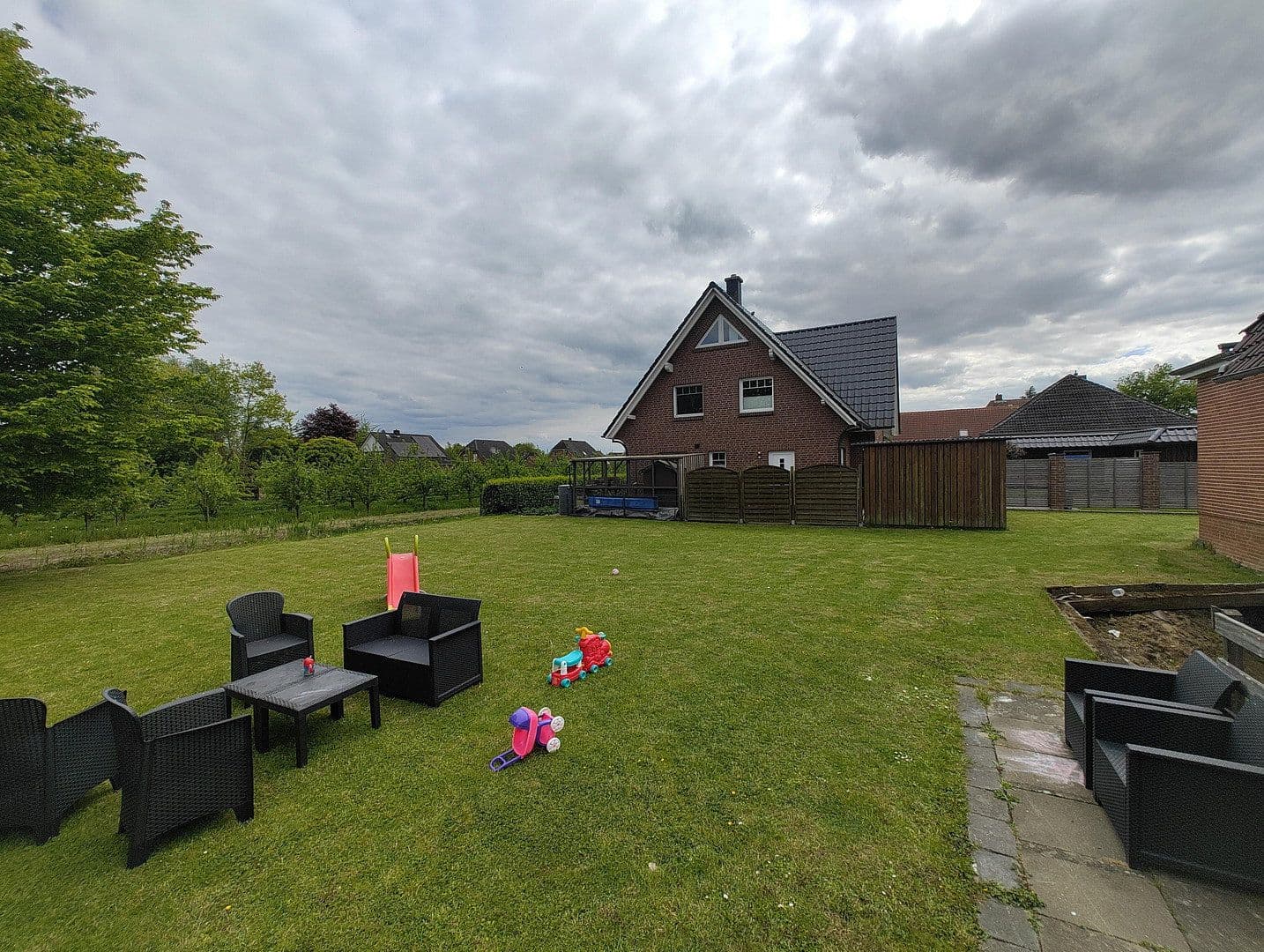 Prenájom domu 150 m², pozemek 1.050 m², Twielenflether Chaussee 4, Hollern-Twielenfleth, Dolné Sasko Prenájom domu 150 m², pozemek 1.050 m², Twielenflether Chaussee 4, Hollern-Twielenfleth, Dolné Sasko