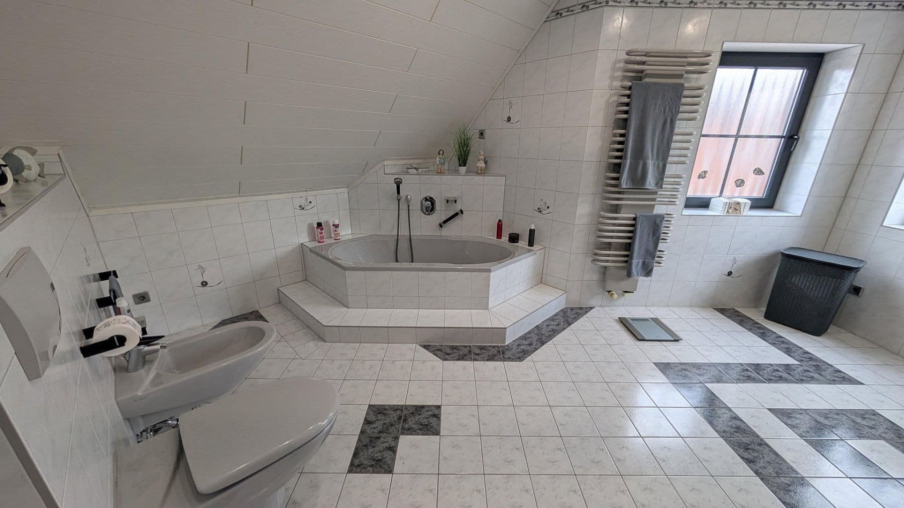 Predaj domu 232 m², pozemek 929 m², Goldkronach, Bavorsko Predaj domu 232 m², pozemek 929 m², Goldkronach, Bavorsko